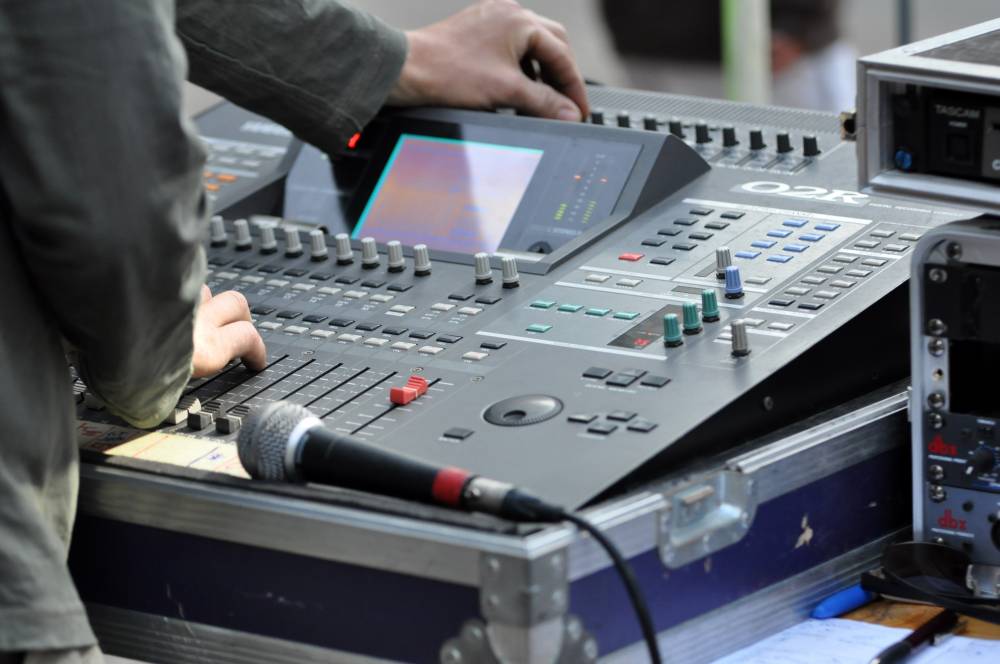 regie-son-table-mixage-numerique-prestataire-evenementiel